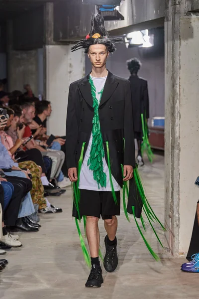 Look 15